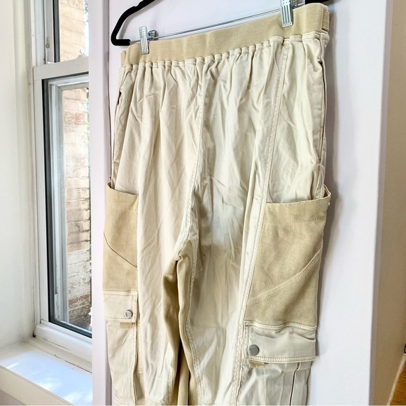 New Free People Fast Track Cargo Utility Pants Baggy Slouch FP Movement Cream - Picture 10 of 11